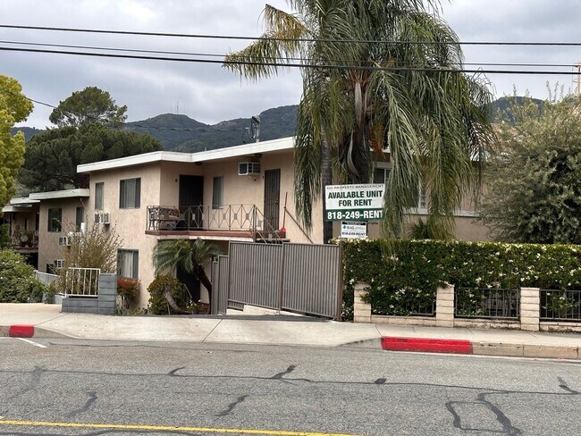 Primary Photo - 3104 Montrose Ave