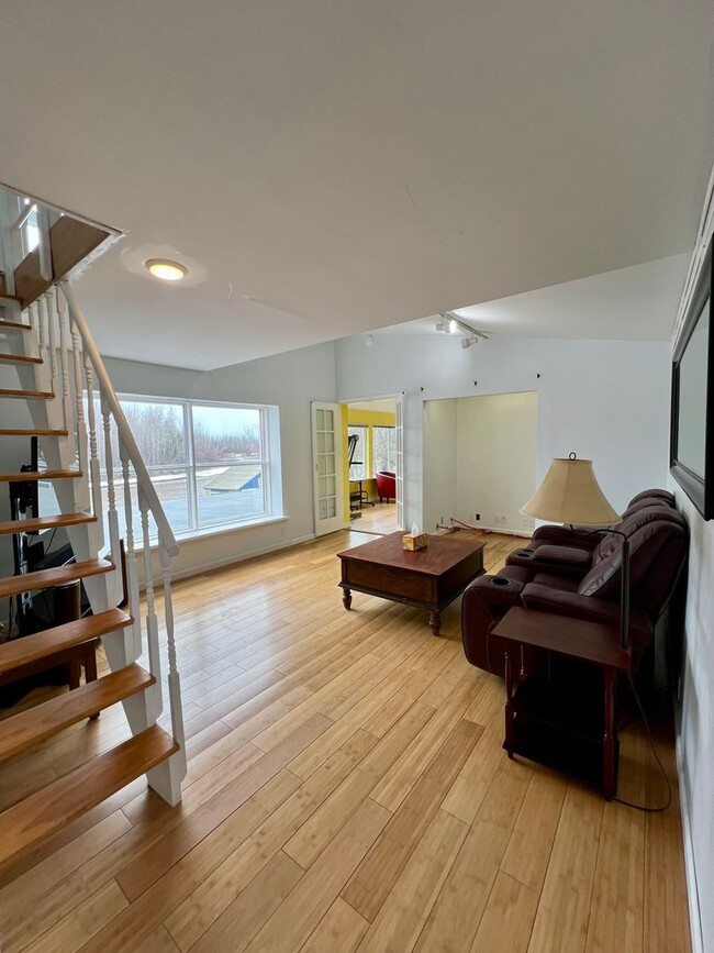 Building Photo - Charming 3-Bedroom Home in Fairbanks / Pet...