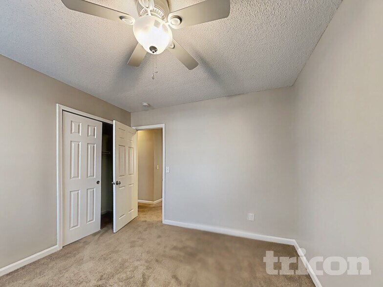 Building Photo - 18 Glen Knoll Ct