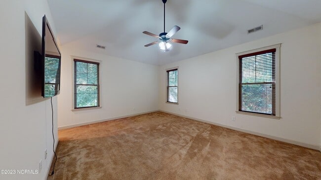 Building Photo - 45 Old Hunt Rd