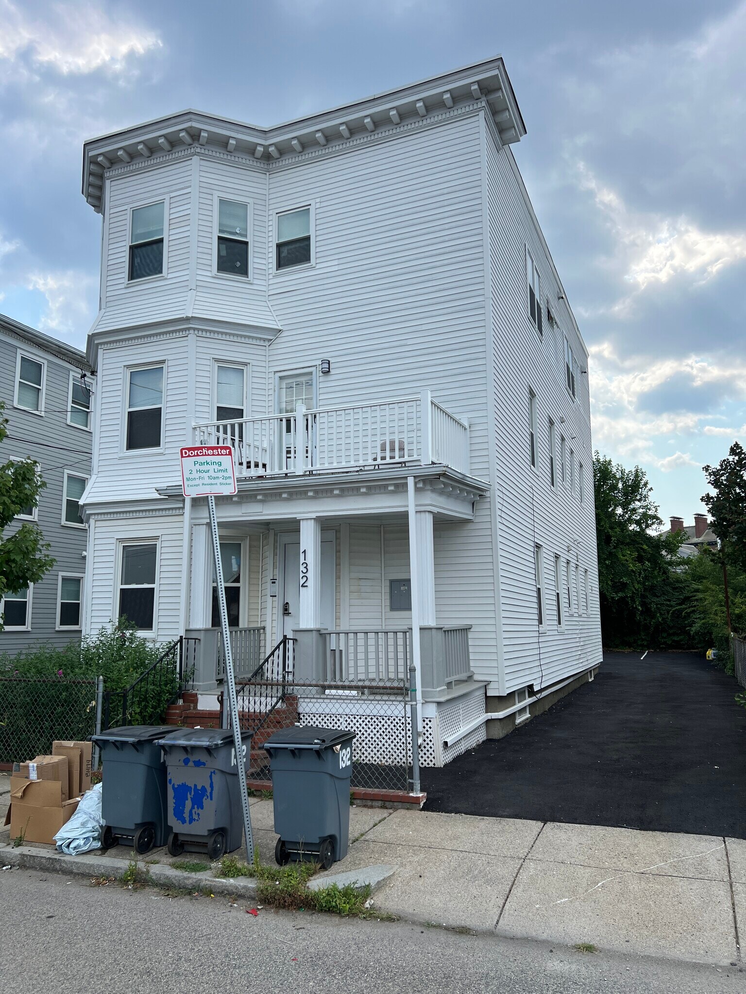 Building Photo - 132 Buttonwood St