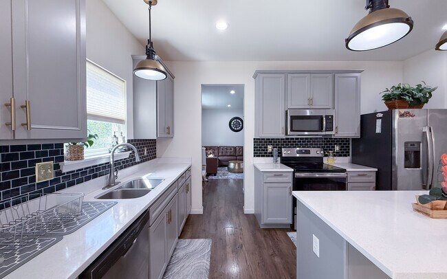 Building Photo - 161 Brookview Way Dr