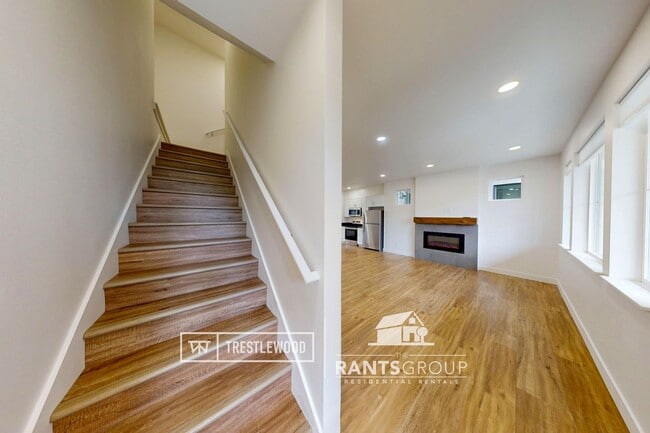 Building Photo - Brand New! Modern Home in Trestlewood – Wh...