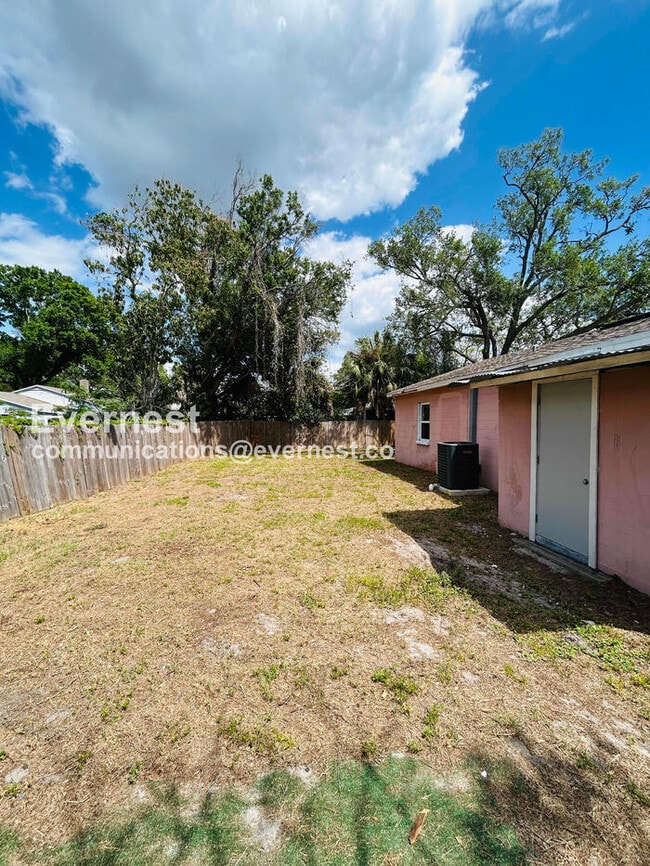 Building Photo - 3019 W Meadow St