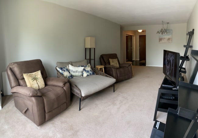 Building Photo - 2400 Windsor Mall