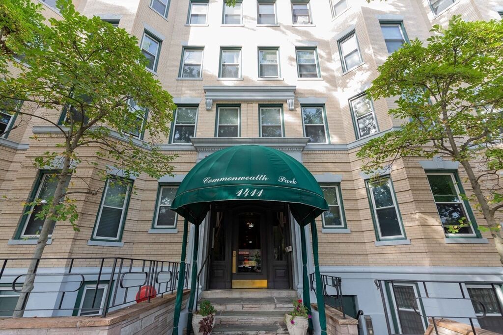 Entrance - 1411 Commonwealth Ave