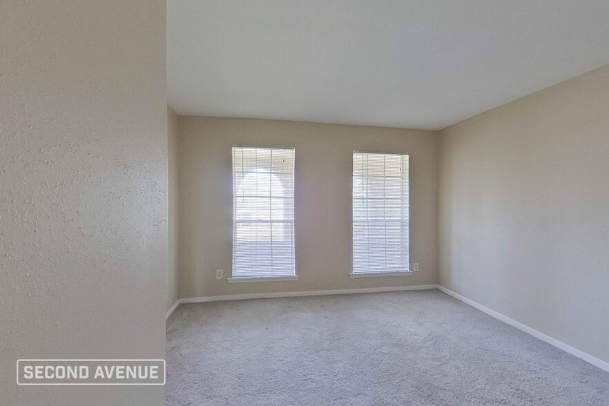 Building Photo - 9702 Hillis St