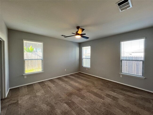 Building Photo - Del Valle Sundance Crossing / 4 bedrooms, 2 baths, 1 story home / Like New built 2021 / Refrigera...