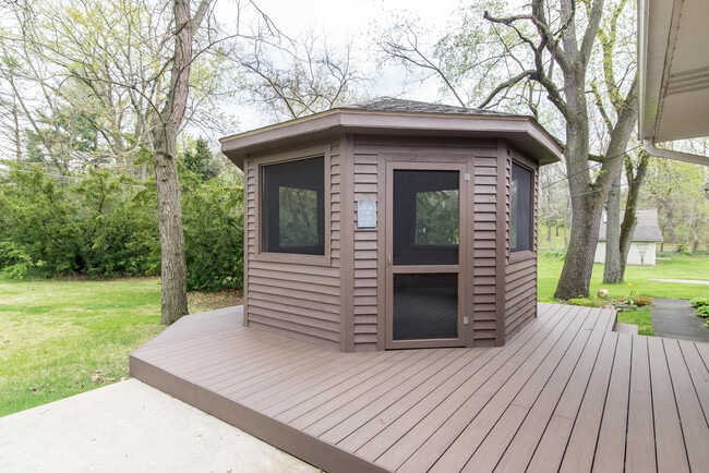 Building Photo - 6868 Crane Rd