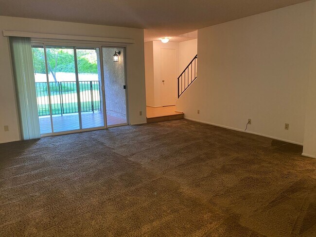 Building Photo - 2 Bedroom TownHome
