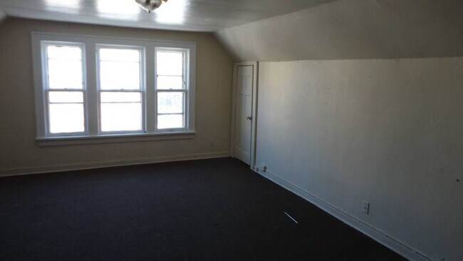 Building Photo - 605 N 30th St