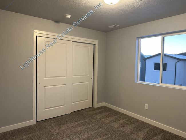 Building Photo - New American Fork 4 Bedroom Home!