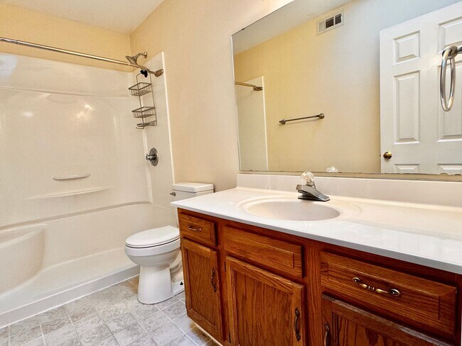 Building Photo - Close to UVA & Downtown-Don't miss this Mi...