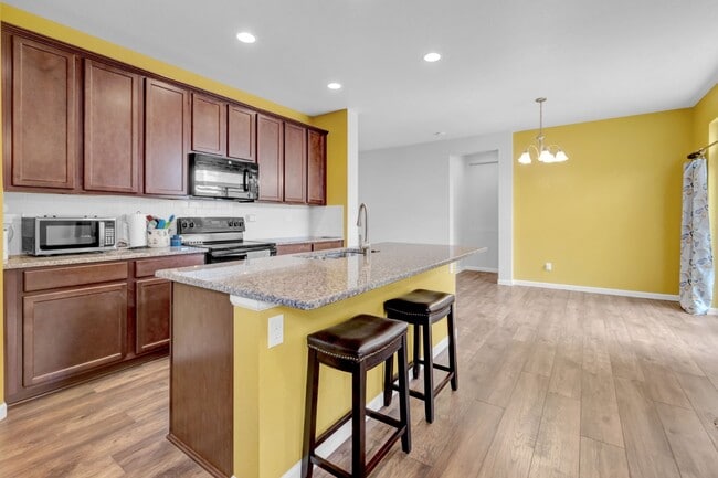 Building Photo - Beautiful low-maintenance ranch home with turf in front and back!