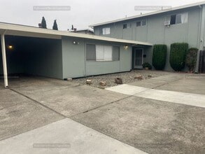 Building Photo - Location, Charm and comfort