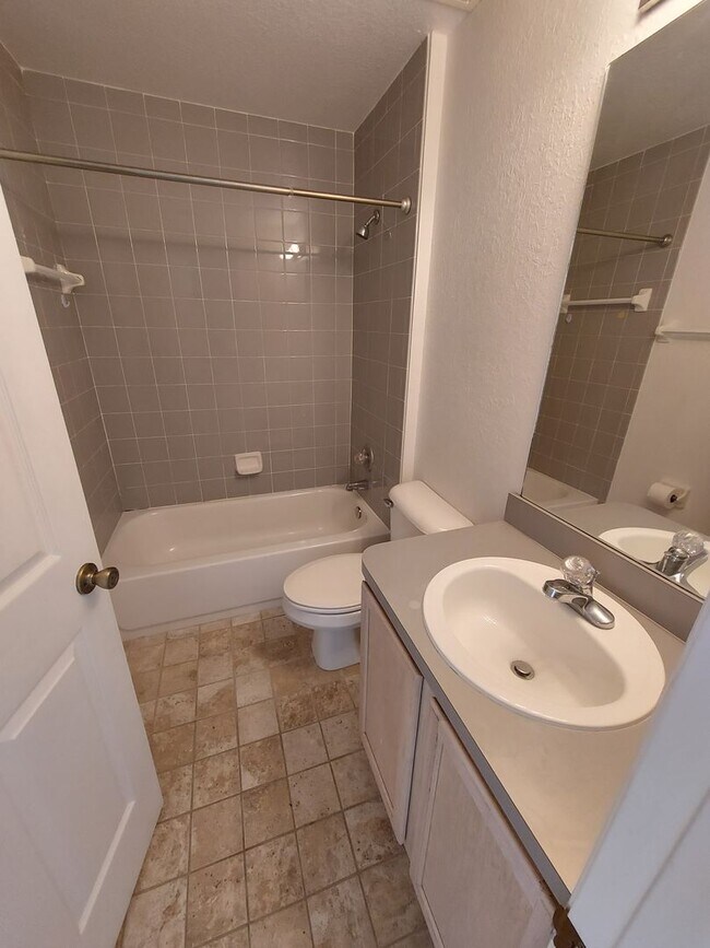 Building Photo - 130 Juniper Loop Cir