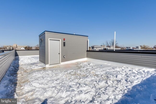 Building Photo - 715 W Cumberland St