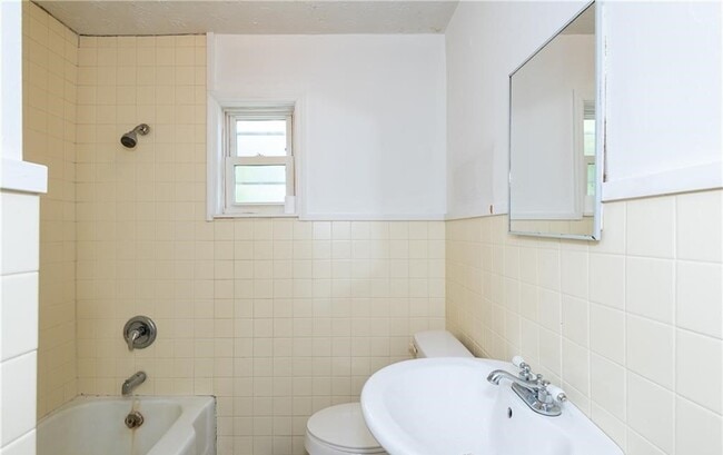 Building Photo - 57 Walbrook Ave