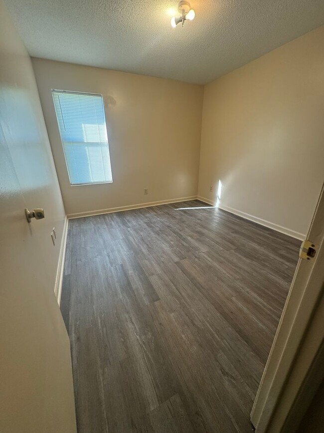 Building Photo - Remodeled Duplex on Belair Road