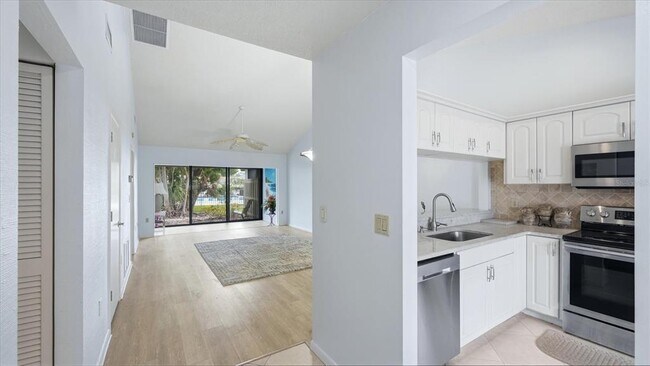 Building Photo - 5350 Myrtle Wood