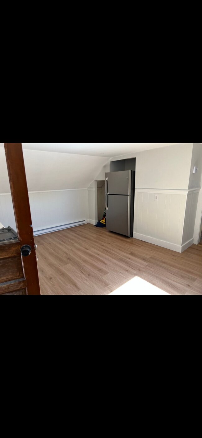 Building Photo - 79 School St