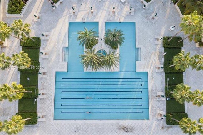 Building Photo - 789 Crandon Blvd