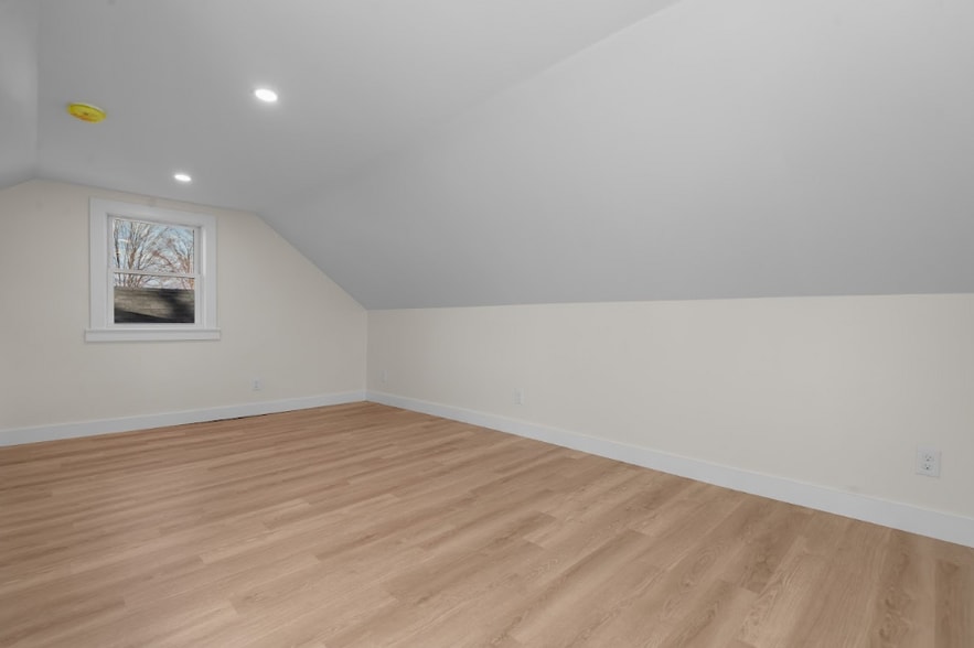 Building Photo - 17 Bridge St