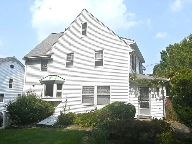 Building Photo - 142 Jackson St