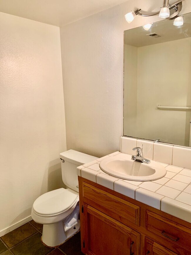 Building Photo - Beautiful Northwest Bakersfield Home with Solar - Ready for Immediate Move In!