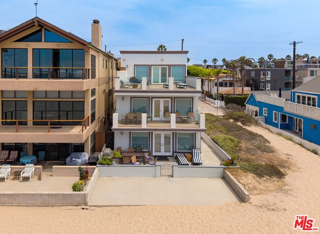 Building Photo - 6419 Ocean Front Walk