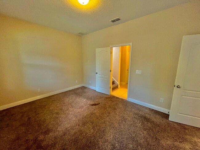 Building Photo - Spacious 4 Bed, 3.5 Bath Lake Mary Home in...