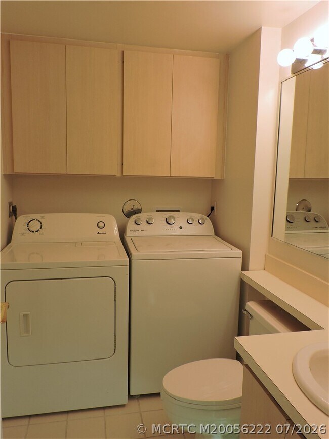 Building Photo - 2865 SW Lakemont Pl