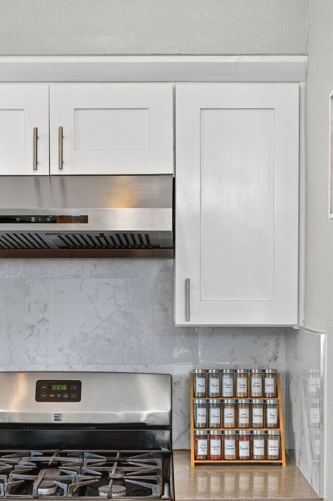 Building Photo - 1004 Airport Blvd