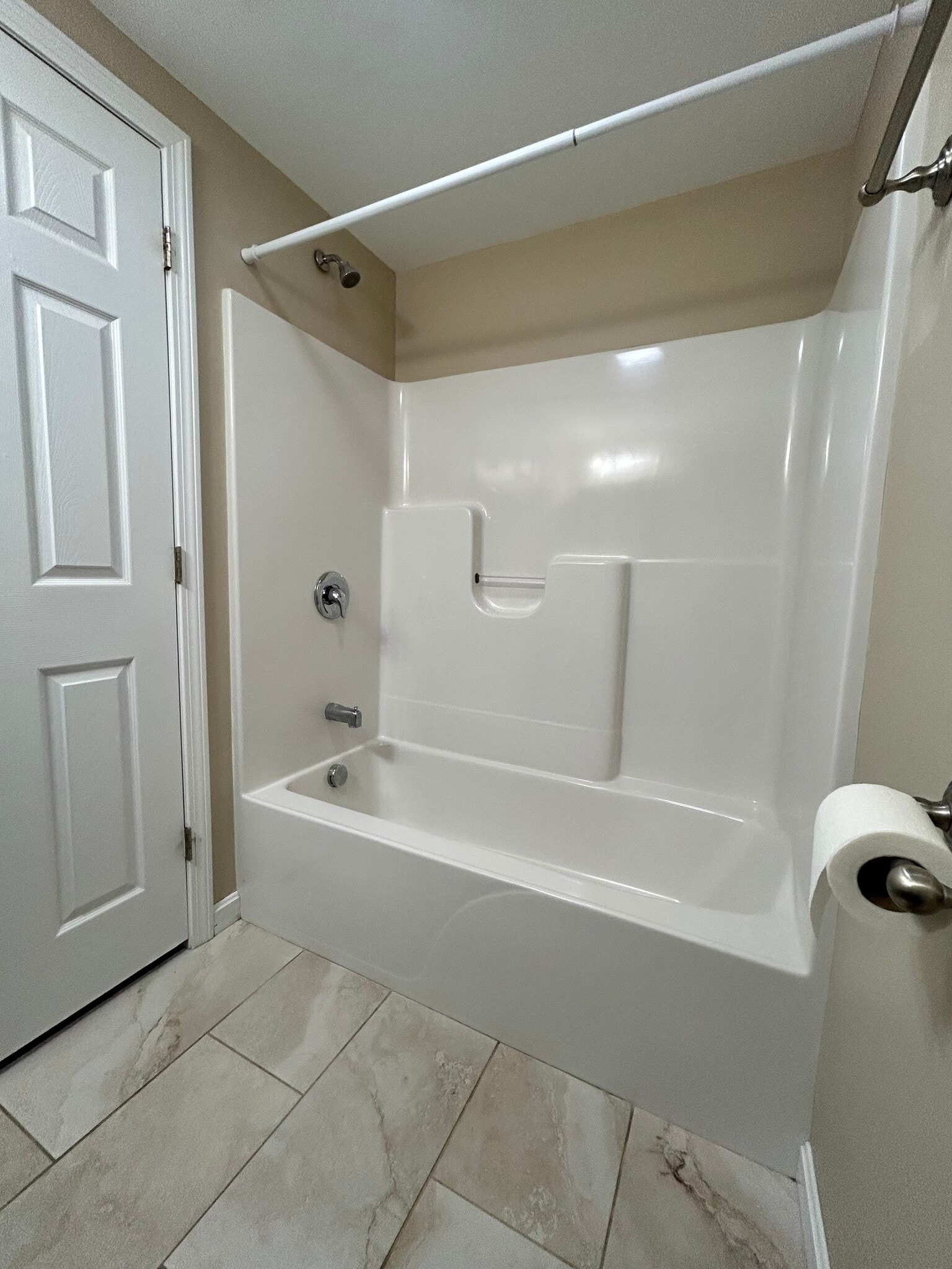 Building Photo - 9 Main St