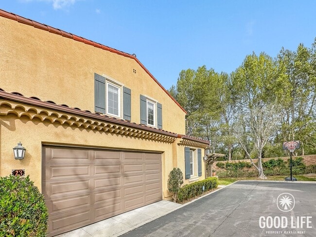 Building Photo - Highly Desired Irvine Living | 3-Bed, Office, Gated Community