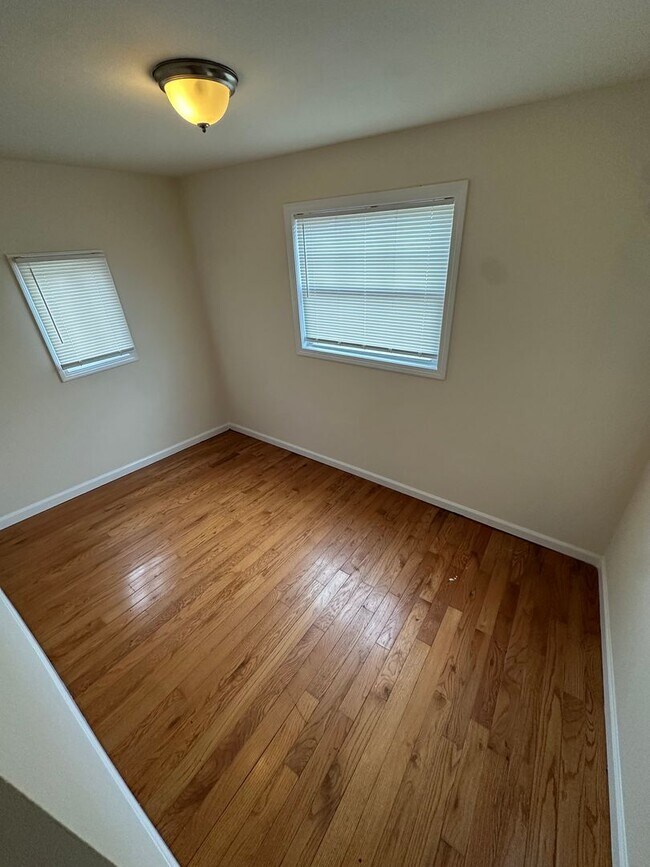 Building Photo - Spring St. 227-231