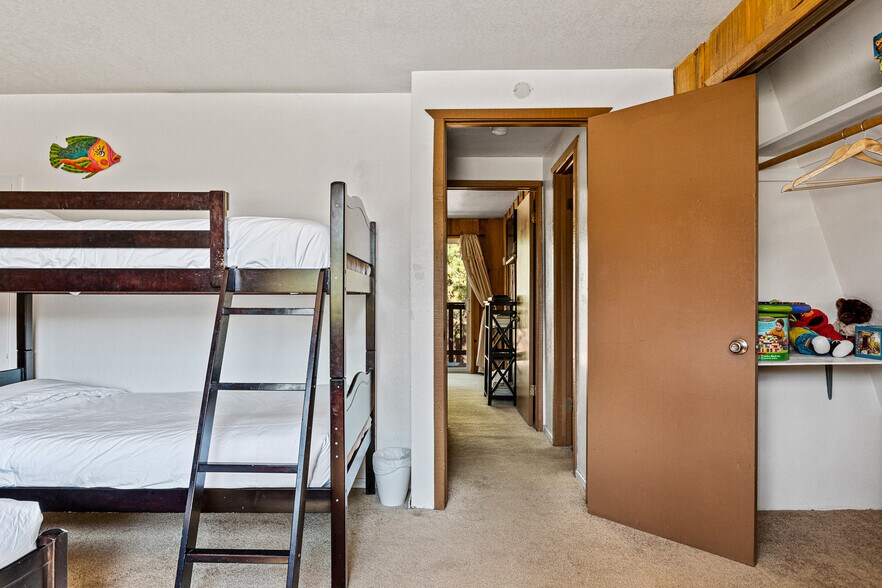 Building Photo - 658 Elm St
