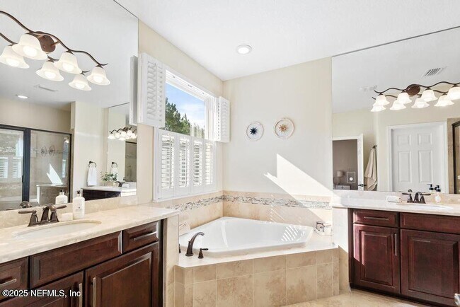 Building Photo - 350 Brambly Vine Dr