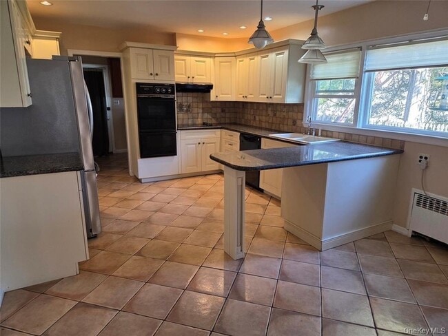 Building Photo - 173 Underhill St