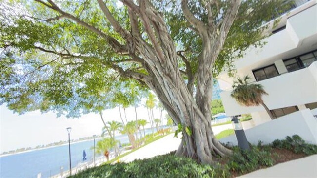 Building Photo - 2333 Brickell Ave