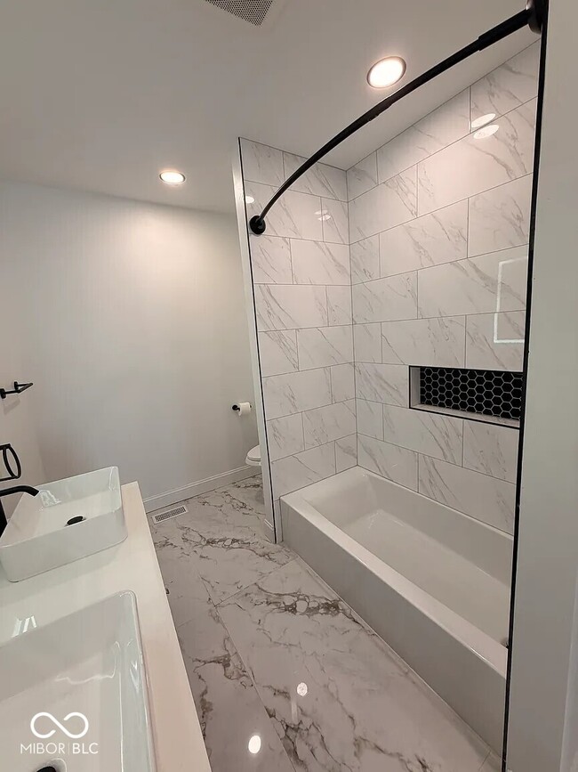 Building Photo - 4210 S Post Rd