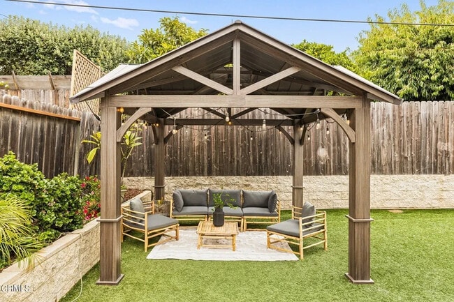 Building Photo - 2226 Sanderling St