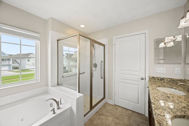Building Photo - 5543 Botanical Dr