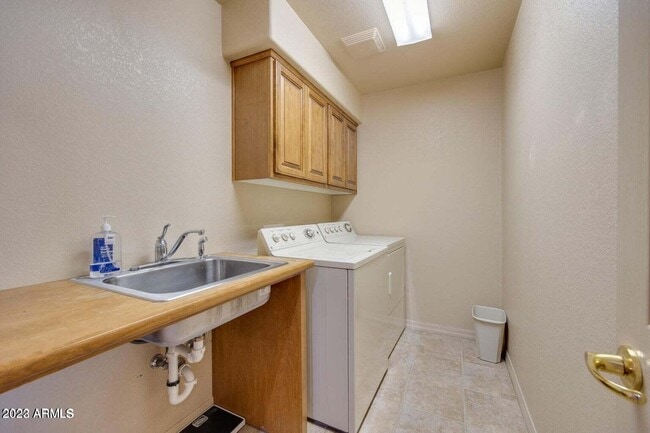 Building Photo - 25603 N Sago Dr