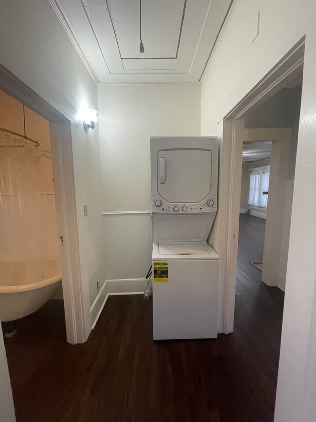 Building Photo - Charming 3-Bedroom Home with Office Near Downtown!