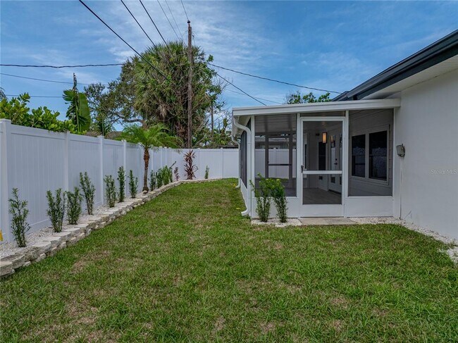 Building Photo - 6709 Cardinal Dr S