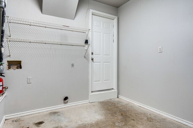 Building Photo - Pointe  360 222 - Go West - 2222 / 360 - Hill Country Paradise - 2bd / 2ba - Garage  - Pool - Nat...