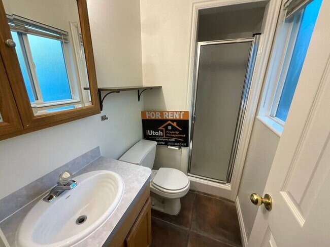 Building Photo - 4 Bedroom 2 1/2 Bath Home Oversized 2 Car Garage. Dog Friendly