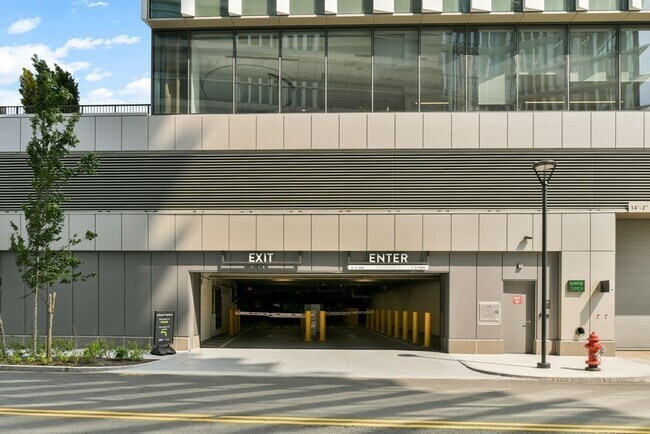 Building Photo - 2 Earhart St