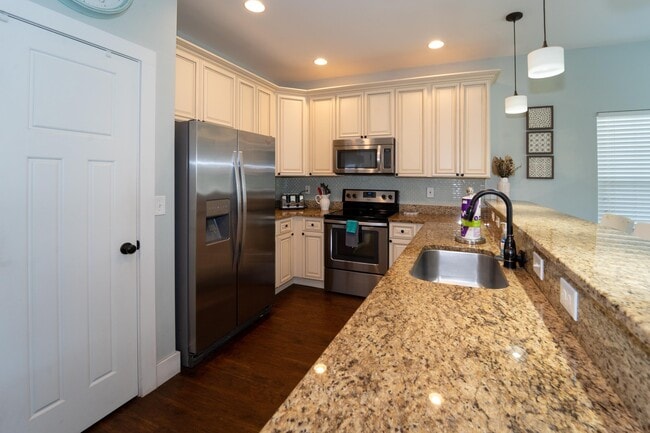 Building Photo - 228 Herada St